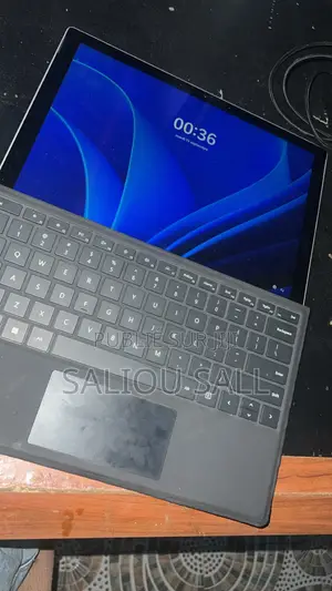 Nouveau Microsoft Surface Pro 7 8GB Intel Core i5 SSD 250GB
