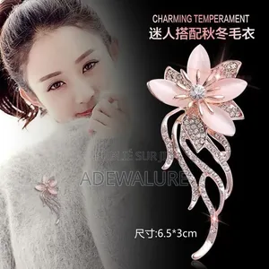 Unisex Broche