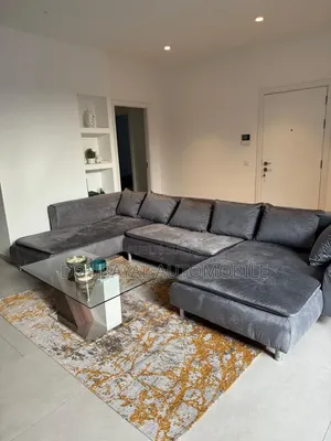 Meublé 2chbre Appartement dans Apparemment À Vendre à Vendre