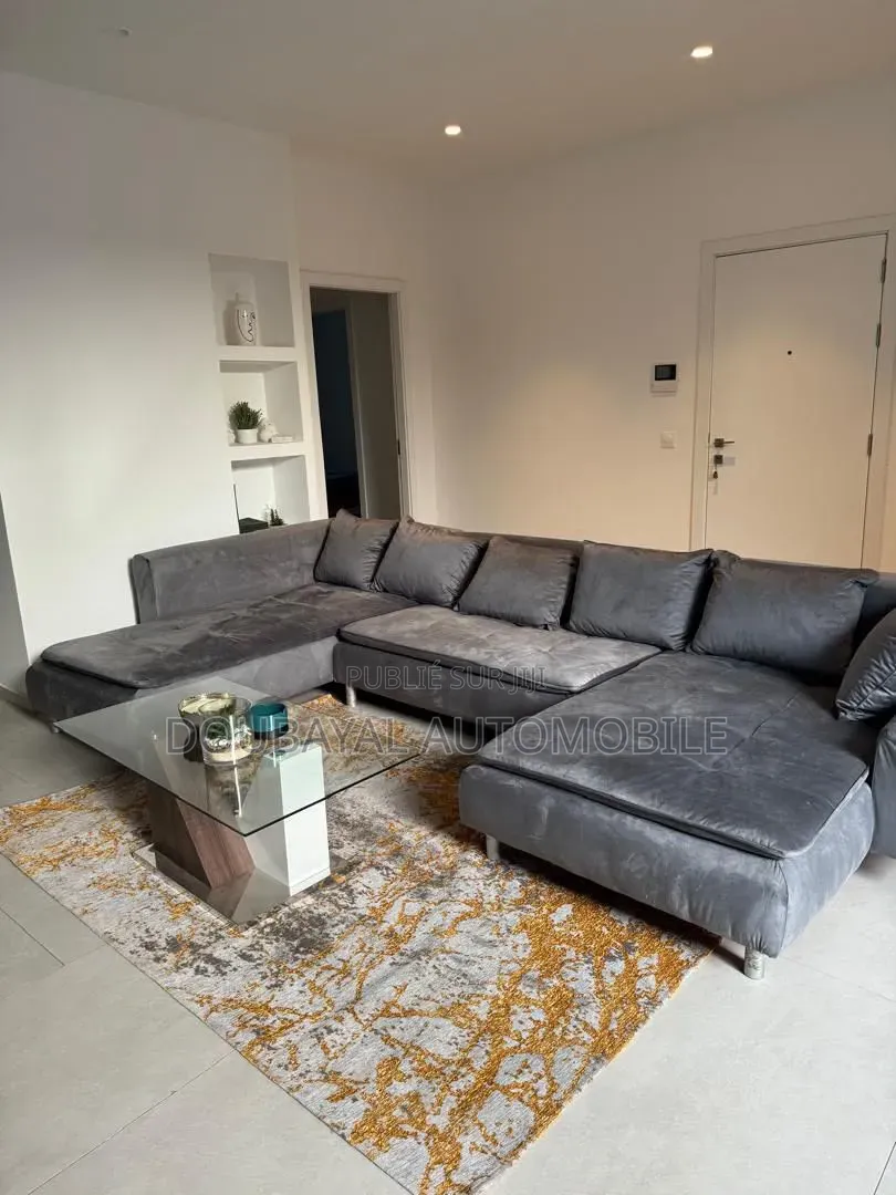 Meublé 2chbre Appartement dans Apparemment À Vendre à Vendre