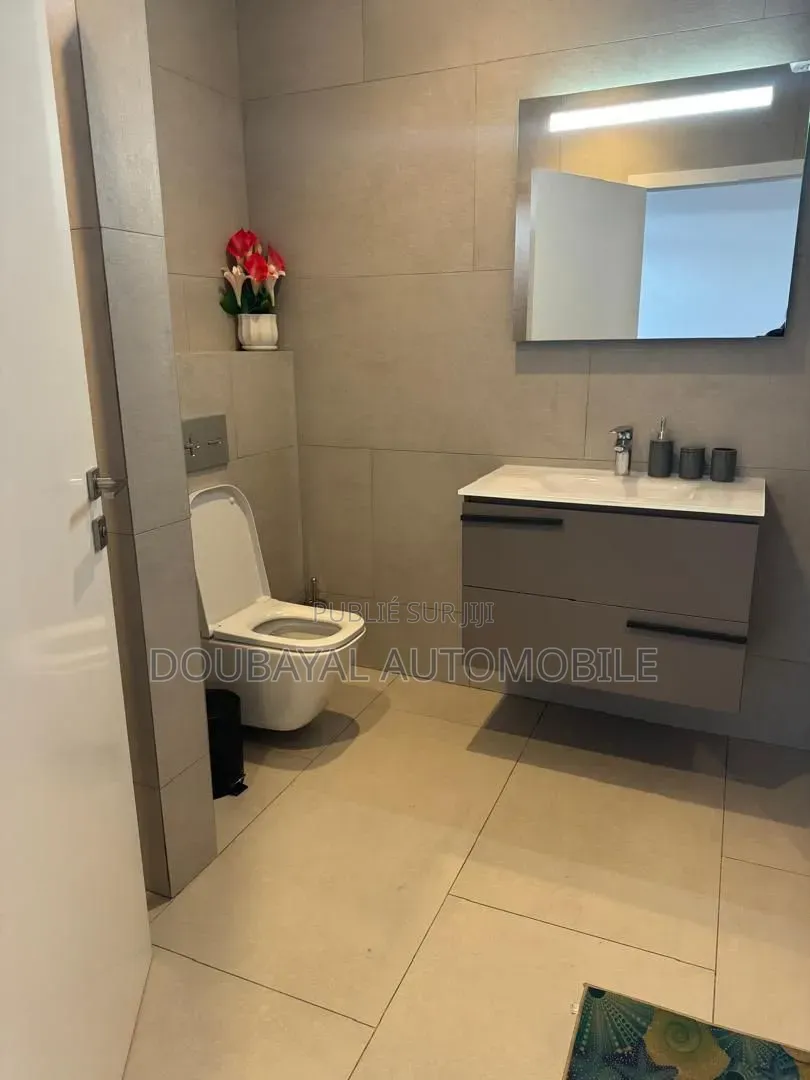 Meublé 2chbre Appartement dans Apparemment À Vendre à Vendre