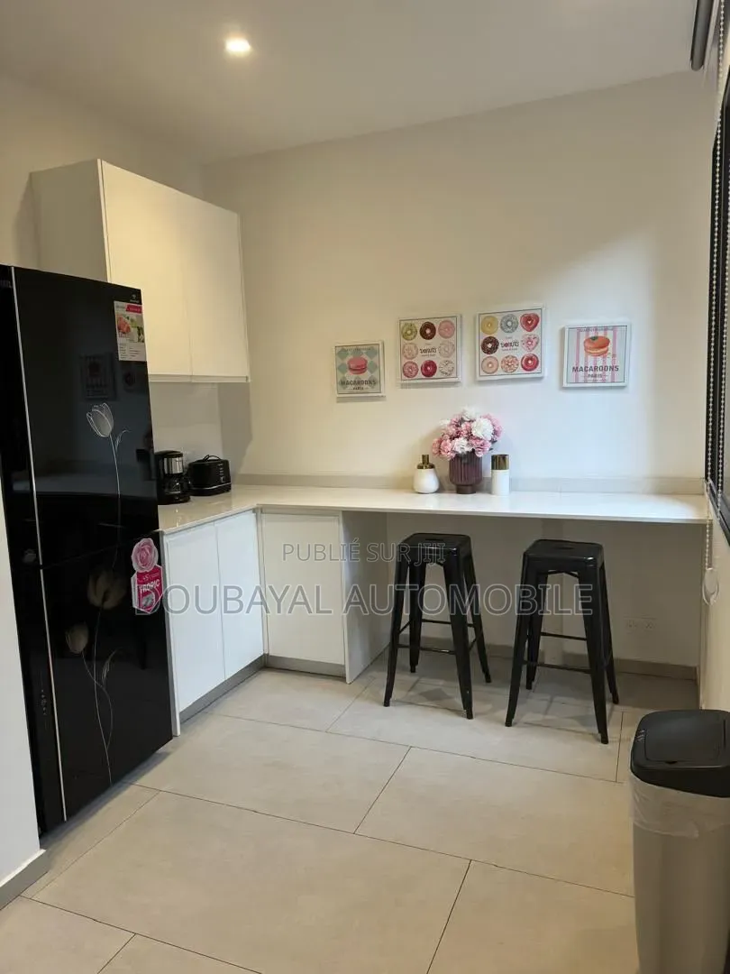 Meublé 2chbre Appartement dans Apparemment À Vendre à Vendre