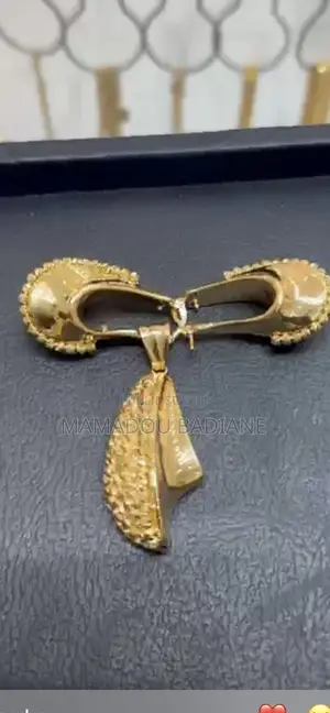 Boucle Et Pendentif or 21