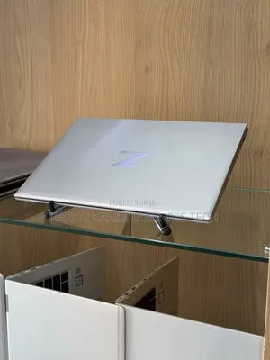 Nouveau HP ZBook Firefly G9 16GB Intel Core i7 SSD 512GB