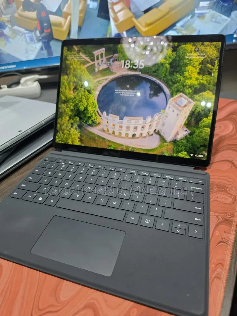 Nouveau Microsoft Surface Pro 9 16GB Intel Core i5 SSD 256GB