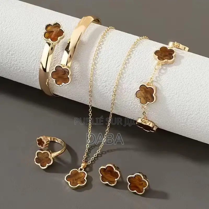 Ensembles Bracelets Collier Fétiche Bague Et Boucles D’oreilles 