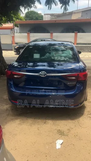 Toyota Avensis 2016 Bleu