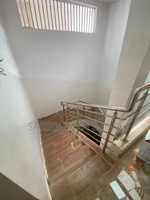 3chbre Appartement dans F3, Ngor à Louer