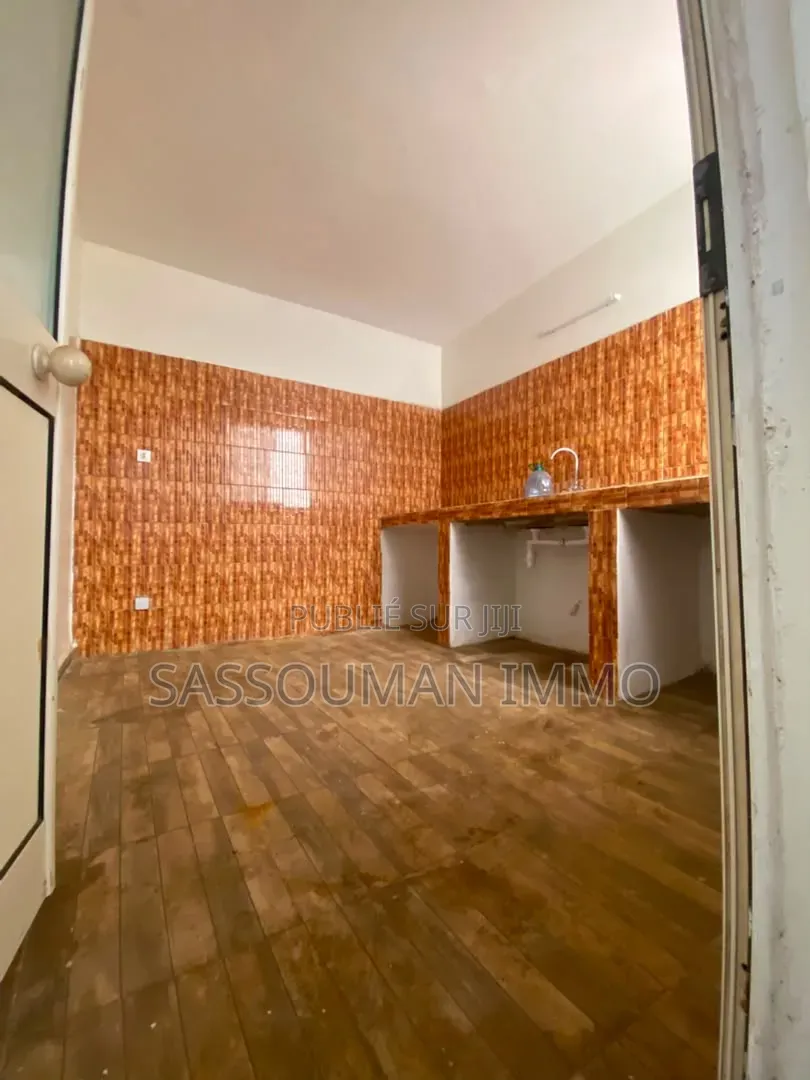 3chbre Appartement dans F3, Ngor à Louer