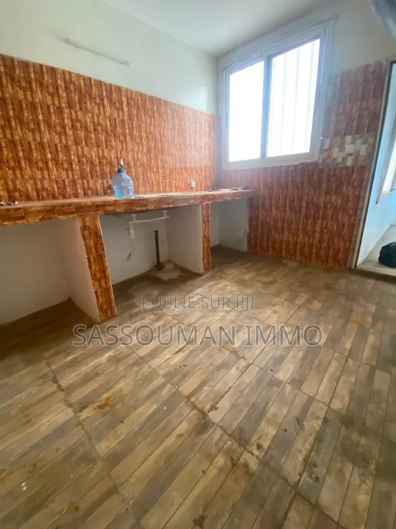 3chbre Appartement dans F3, Ngor à Louer