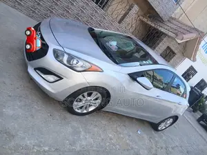 Hyundai Elantra Sport 4dr Sedan (2.0L 4cyl 6A) 2014 Gris