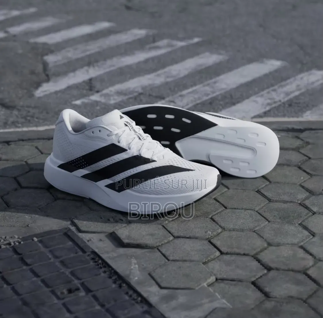 Adizero Couleur Noir Et Blanc Disponible Pointure 41 a 45