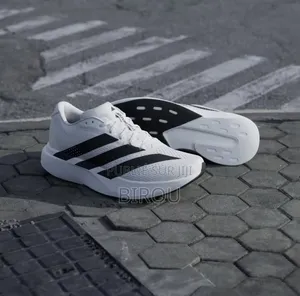 Adizero Couleur Noir Et Blanc Disponible Pointure 41 a 45