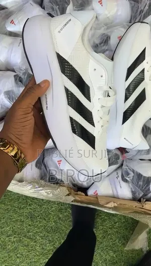 Adizero Couleur Noir Et Blanc Disponible Pointure 41 a 45