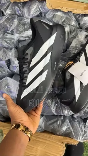 Adizero Couleur Noir Et Blanc Disponible Pointure 41 a 45