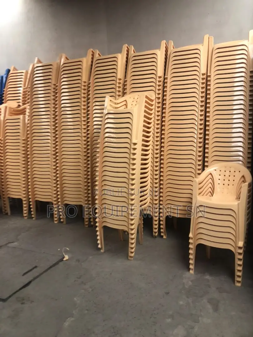 Vente De Chaises Plastiques Et Vip De Qualité