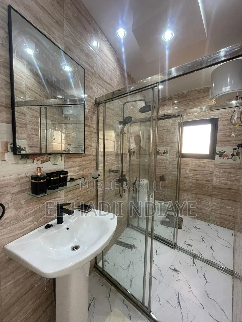 Meublé 2chbre Chambre et salon dans Studio Meublé,, Ouakam à Louer