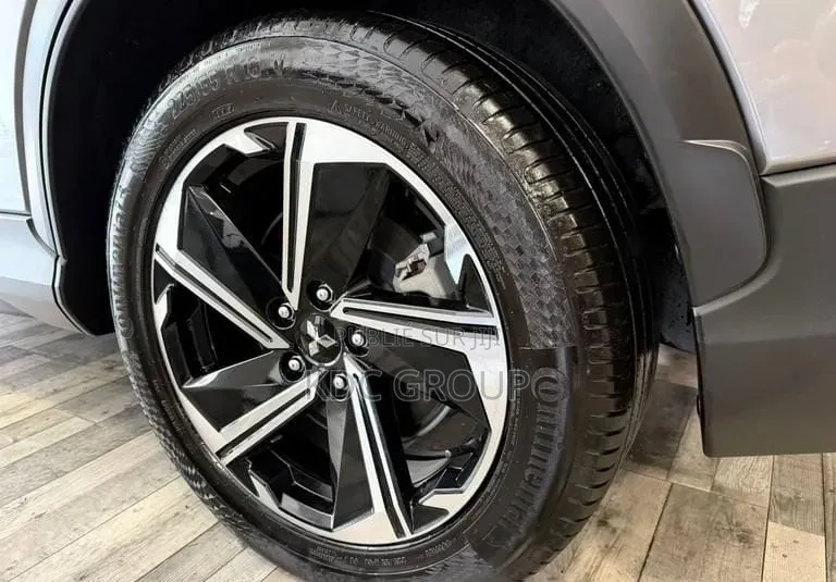 Mitsubishi Eclipse Cross 2023 Gris