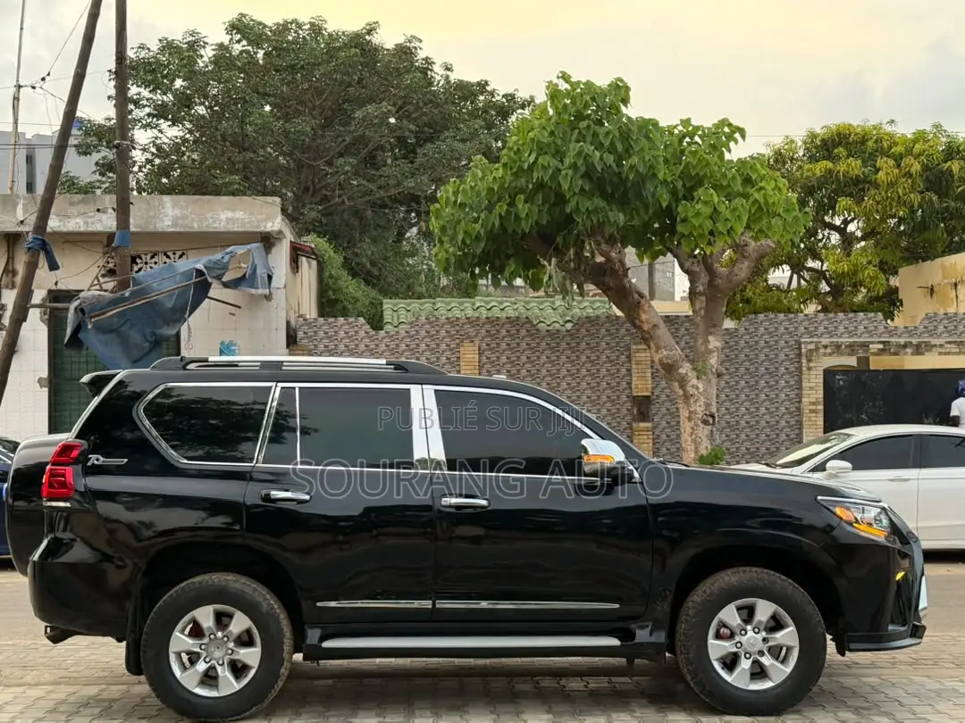 Toyota Land Cruiser Prado 2.4 Petrol 2024 Noir