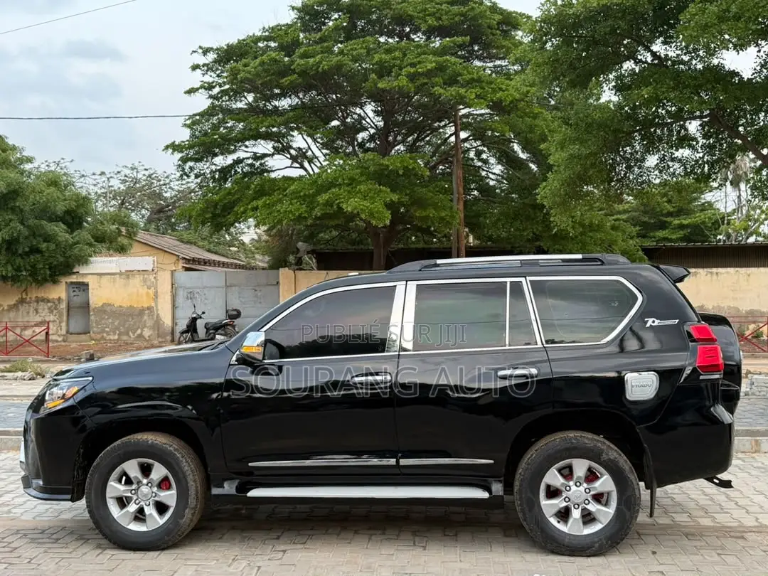 Toyota Land Cruiser Prado 2.4 Petrol 2024 Noir