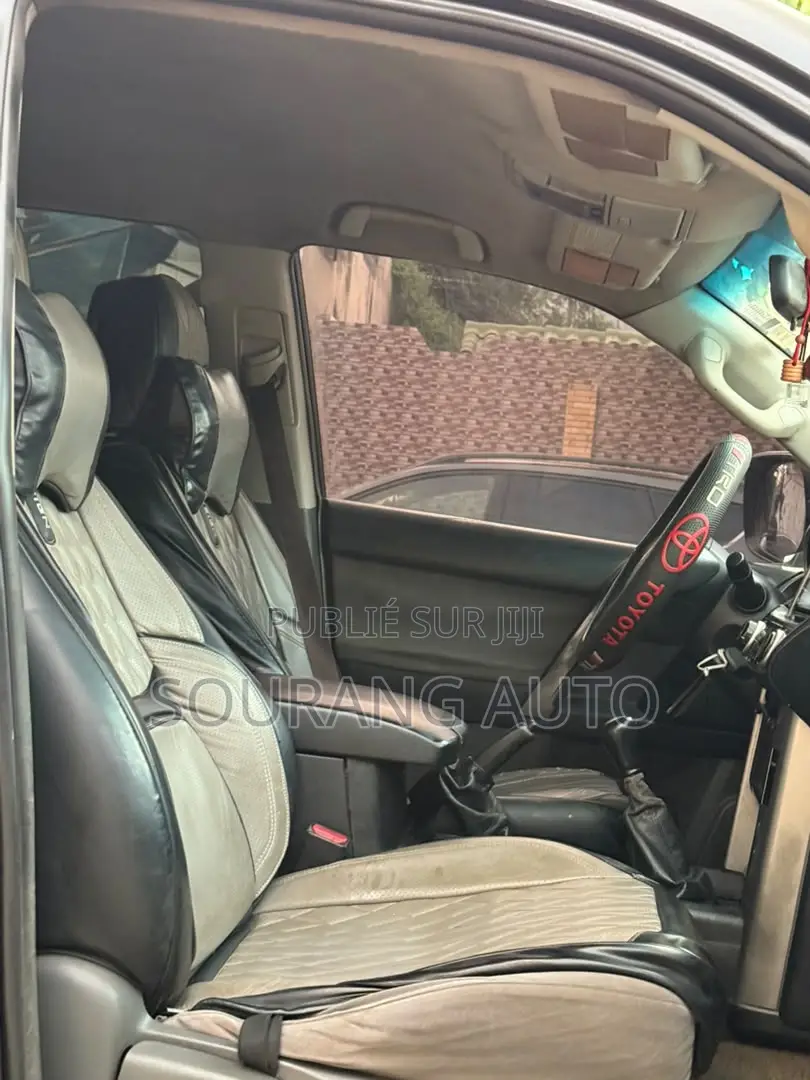 Toyota Land Cruiser Prado 2.4 Petrol 2024 Noir