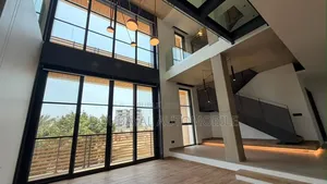 3chbre Appartement dans Triplex À Louer, Ouakam à Louer