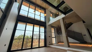 3chbre Appartement dans Triplex À Louer, Ouakam à Louer