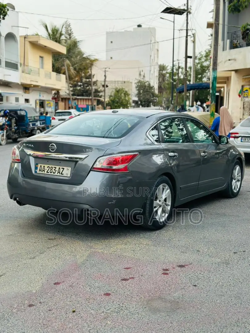 Nissan Altima 2.5 SV 4dr Sedan (2.5L 4cyl CVT) 2015 Gris
