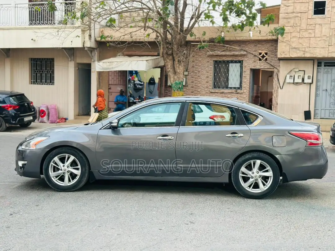 Nissan Altima 2.5 SV 4dr Sedan (2.5L 4cyl CVT) 2015 Gris