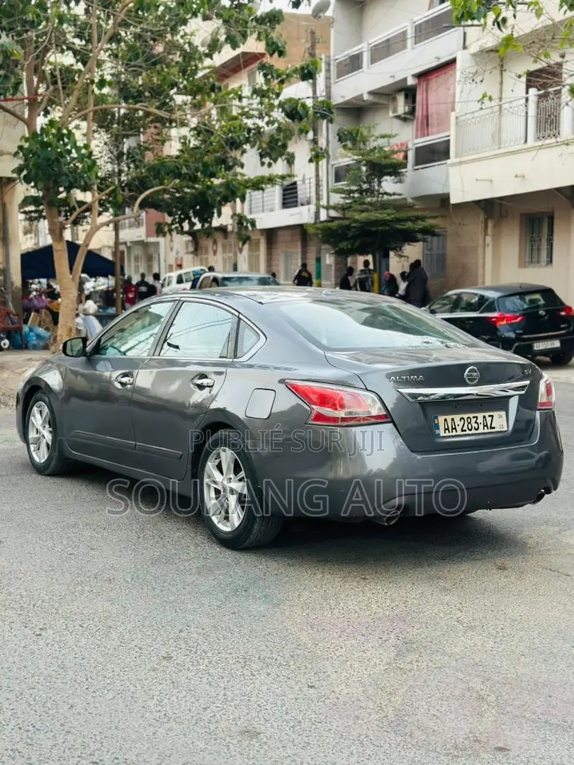 Nissan Altima 2.5 SV 4dr Sedan (2.5L 4cyl CVT) 2015 Gris