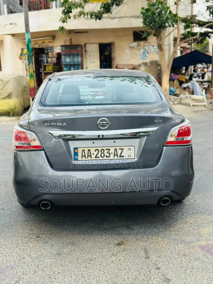 Nissan Altima 2.5 SV 4dr Sedan (2.5L 4cyl CVT) 2015 Gris