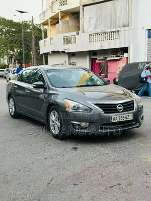 Nissan Altima 2.5 SV 4dr Sedan (2.5L 4cyl CVT) 2015 Gris