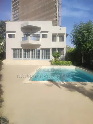 5chbre Villa dans Villa À Vendre, Ouakam à Vendre