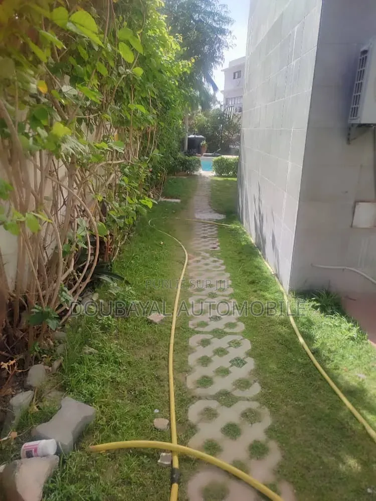 5chbre Villa dans Villa À Vendre, Ouakam à Vendre