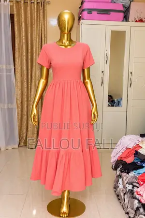 Friperie Femmes Robes Ensemble Vêtements Tendances