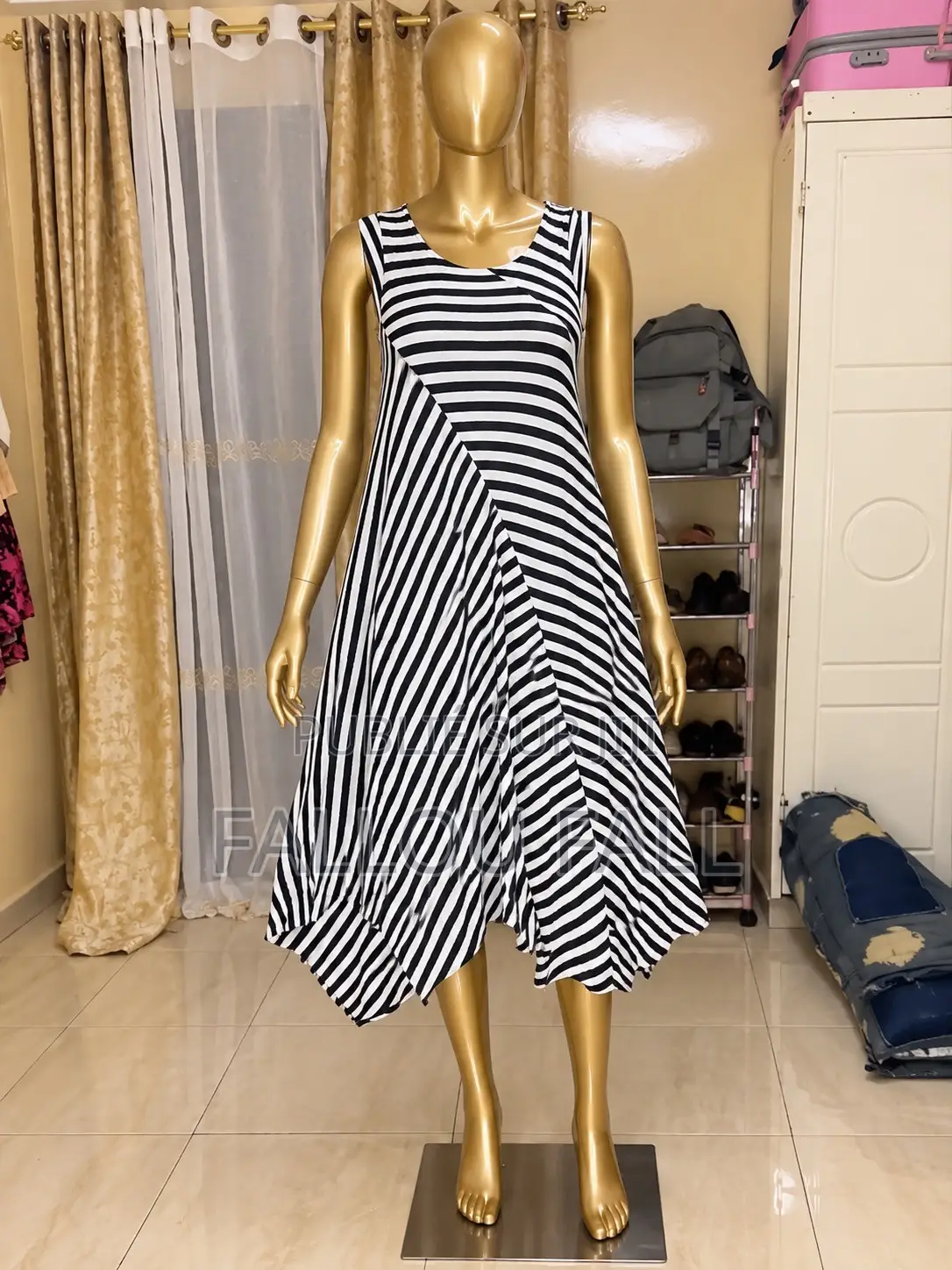Friperie Femmes Robes Ensemble Vêtements Tendances