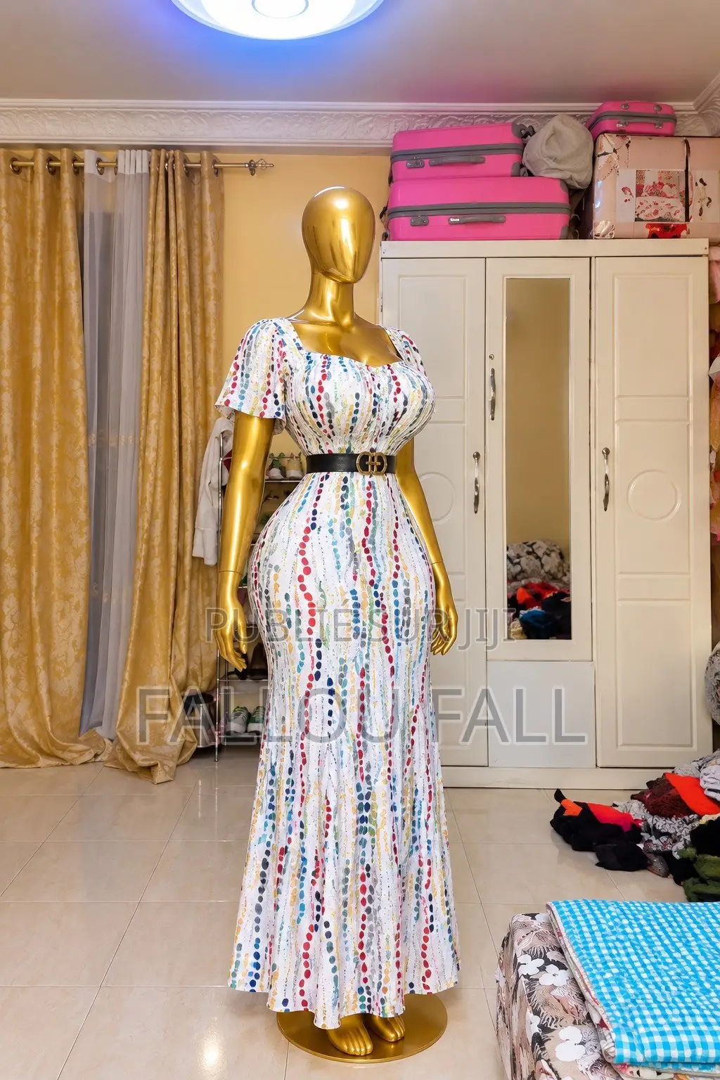 Friperie Femmes Robes Ensemble Vêtements Tendances