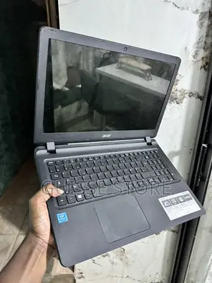 Ordinateur portable Acer Aspire ES 4GB Intel SSD 256GB