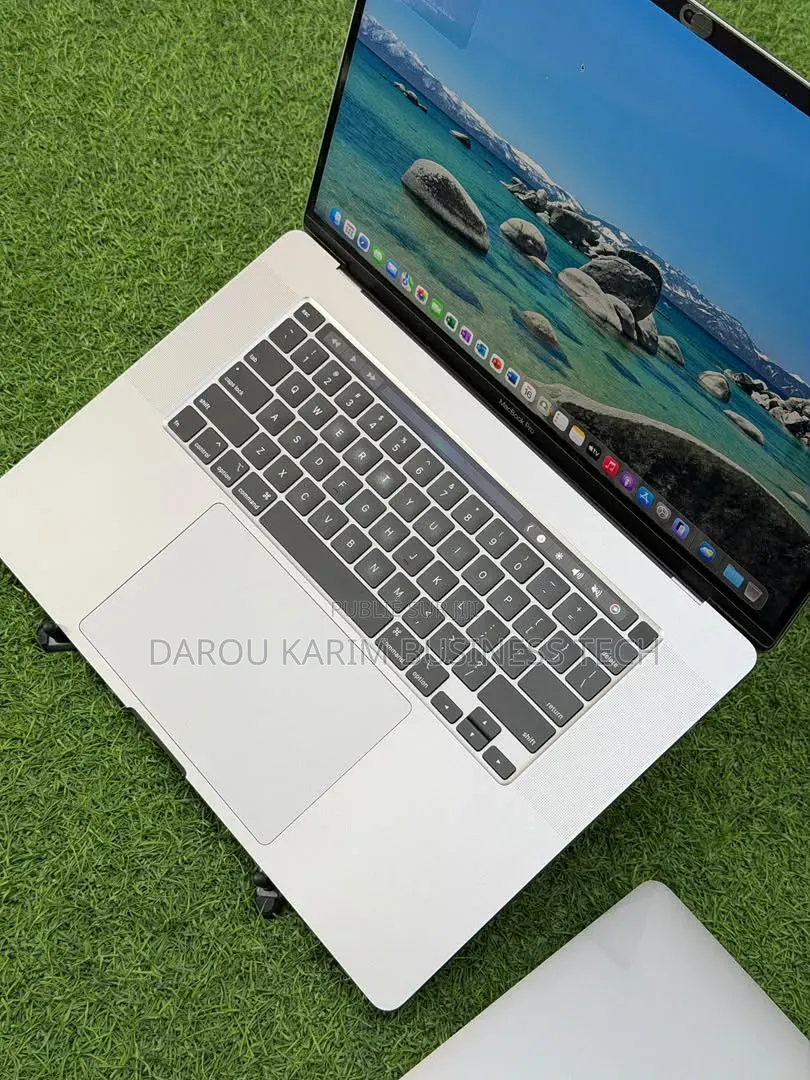 Nouveau Pomme MacBook Pro 2019 32GB Intel Core i7 SSD 512GB