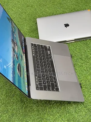 Nouveau Pomme MacBook Pro 2019 32GB Intel Core i7 SSD 512GB