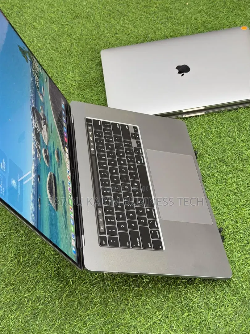 Nouveau Pomme MacBook Pro 2019 32GB Intel Core i7 SSD 512GB