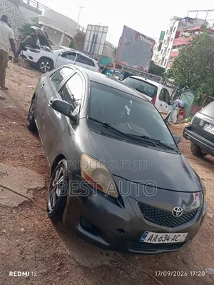Toyota Yaris 2011 Gris