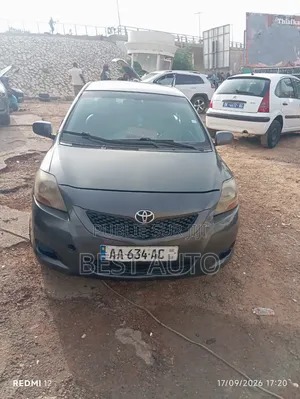 Toyota Yaris 2011 Gris