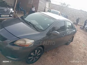 Toyota Yaris 2011 Gris