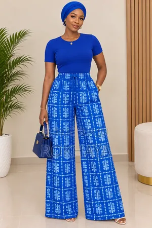 Ensemble Pantalon Bas Large Bleu Avec Top Bleu