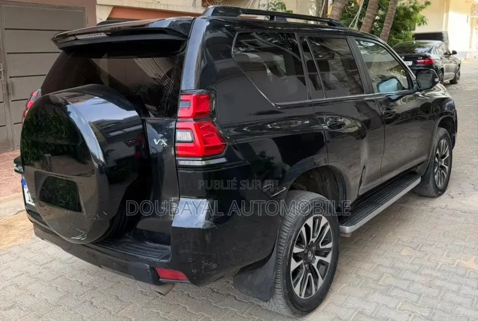 Toyota Land Cruiser Prado 2023 Noir Mat