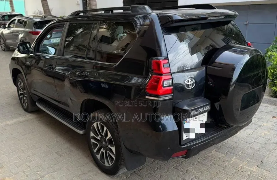Toyota Land Cruiser Prado 2023 Noir Mat