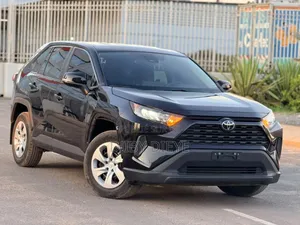 Toyota RAV4 LE 2025 Noir