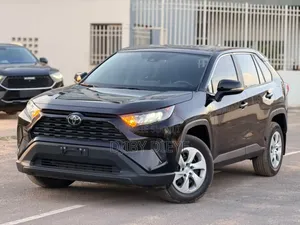 Toyota RAV4 LE 2025 Noir