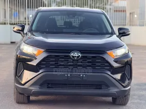Toyota RAV4 LE 2025 Noir